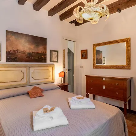 Apartament Zero Stairs + Canal View *