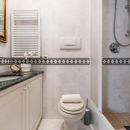 Apartament Zero Stairs + Canal View *