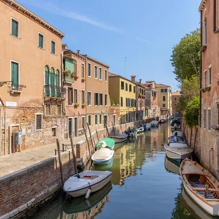 Apartment Zero Stairs + Canal View Venice